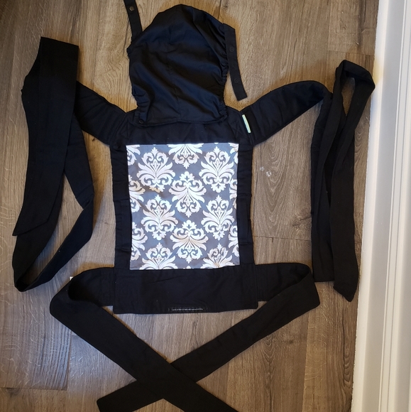 LIKE NEW Infantino baby carrier - Picture 1 of 5